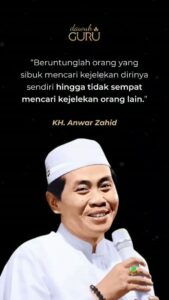 Ilustrasi nasihat KH. Anwar Zahid tentang pentingnya berintrospeksi dan memperbaiki diri sendiri