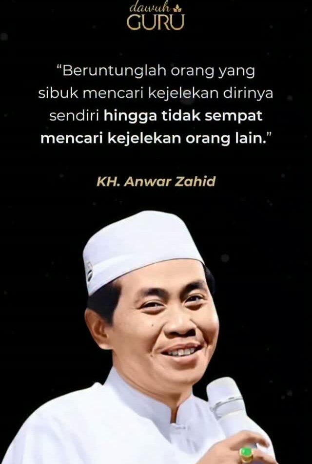 Ilustrasi nasihat KH. Anwar Zahid tentang pentingnya berintrospeksi dan memperbaiki diri sendiri
