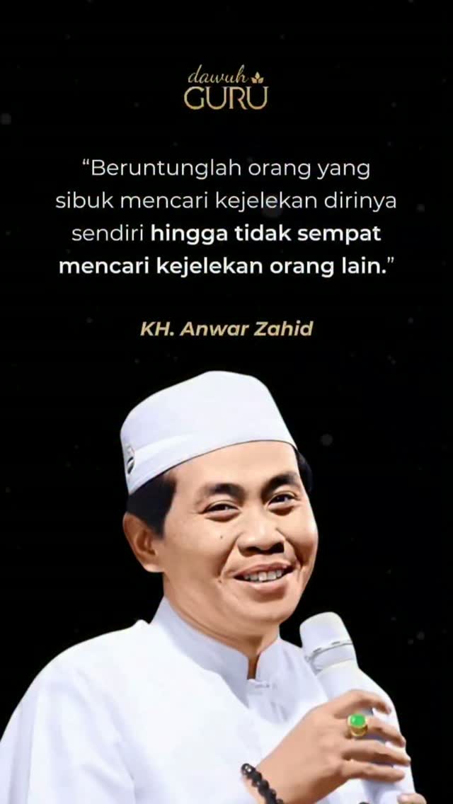 Ilustrasi nasihat KH. Anwar Zahid tentang pentingnya berintrospeksi dan memperbaiki diri sendiri